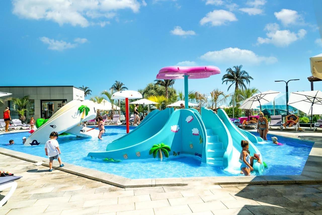 Mur Apartament Alezzi Beach Resort ナボダリ エクステリア 写真